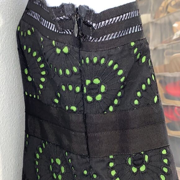 Cynthia Cynthia Steffe Black Eyelet Dress With Green Inlay Size 6 - Picture 7 of 13